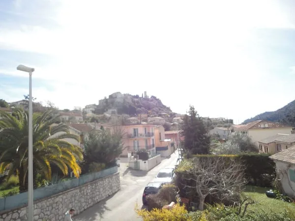 Location 2 pièces à TOURETTE-LEVENS