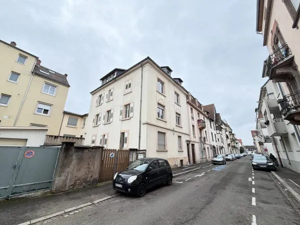 Schiltigheim, Immeuble de 331 m² composé de 4 appartements et 2 garages