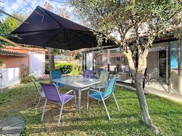 VALENCE (26200), à vendre en Viager Occupé , Maison jumelée 6 pièces avec jardin privatif. Nombreuse