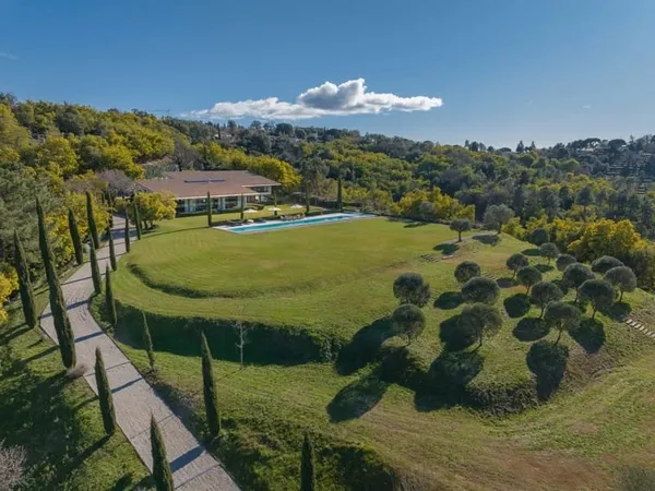 Villa ultra-contemporaine conçue par un architecte dans un estate privé