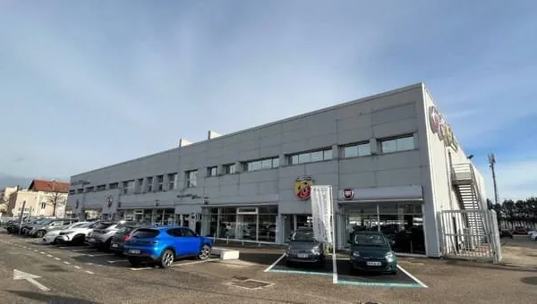 Local d'activité 740 m²