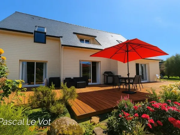 MAISON FAMILLIALE AVEC SES 5 CHAMBRES AVEC SES COMMERCES A PIEDS