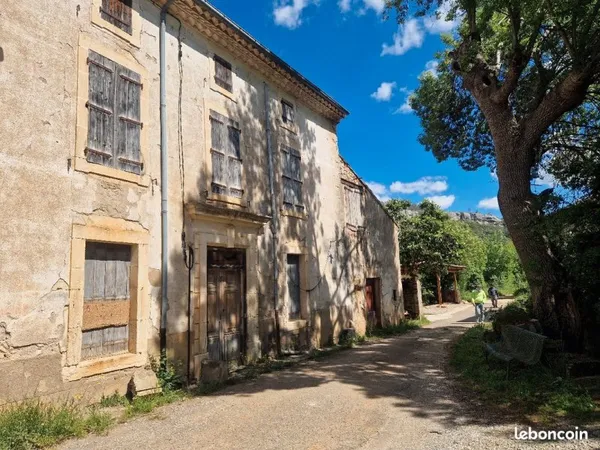 Vends Ancienne Bâtisse et corps de ferme en face sur terrain constructible