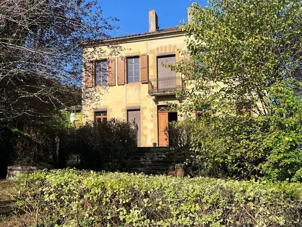 Maison 7 pièces 232 m²