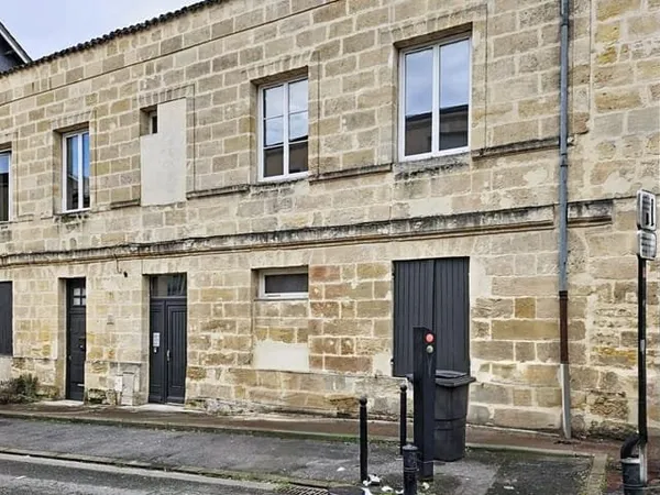 Appartement T4 refait à neuf - immeuble en pierre