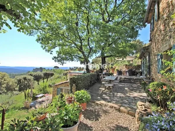 Un Havre Romantique au Coeur de la Provence Verte