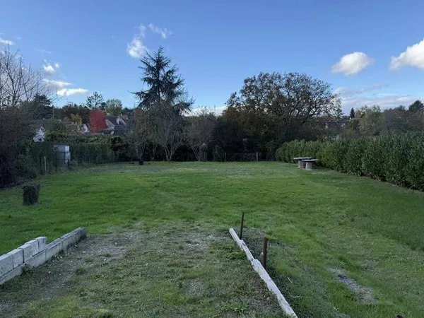 Terrain constructible - 990 m² - Saint-Martin-du-Tertre (proximité Sens)