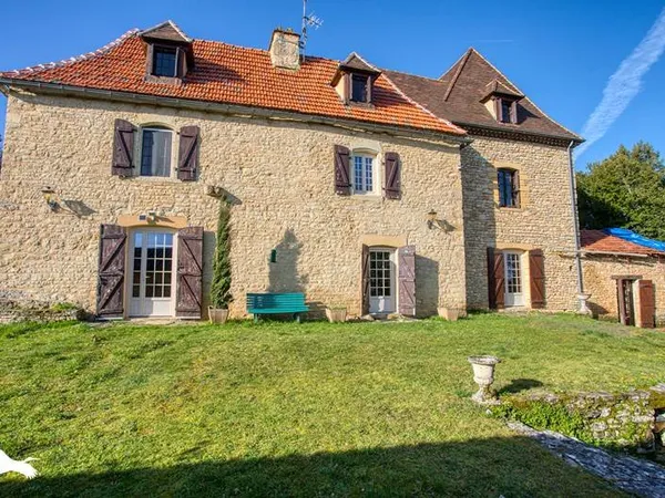Maison en pierre de 9 pièces principales