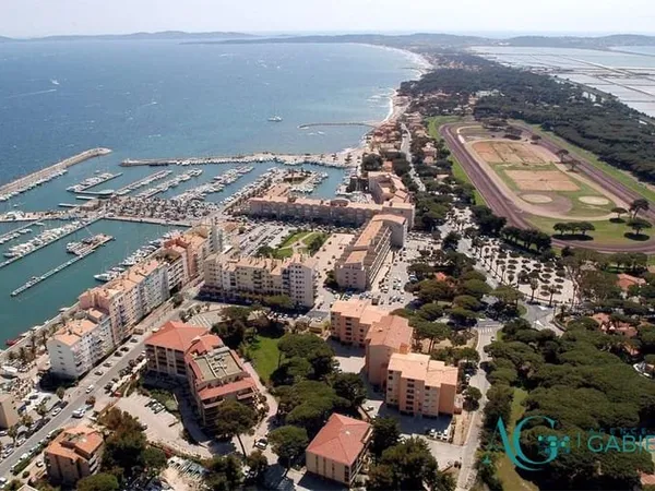 Studio sur le Port de Hyères à 200 m de la plage