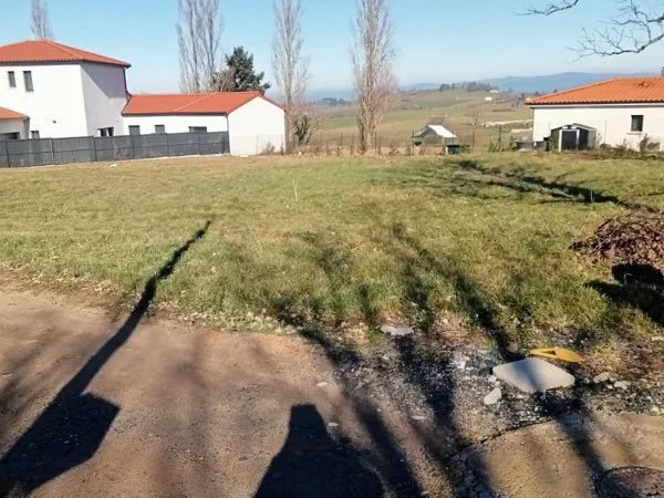 Vends terrain, constructible et viabilisé