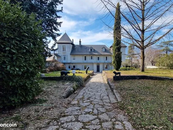Propriété 10 pièces 253 m²