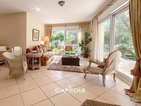 A vendre - Juan Les Pins, appartement 4 pieces en rez de jardin