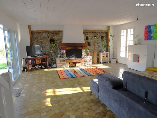 Maison 140M² rénovée avec 4 chambres sur terrain arboré de 610M²