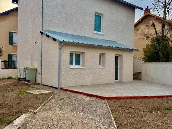Maison entièrement rénovée / 120 m² / 4 chambres / Quartier calme
