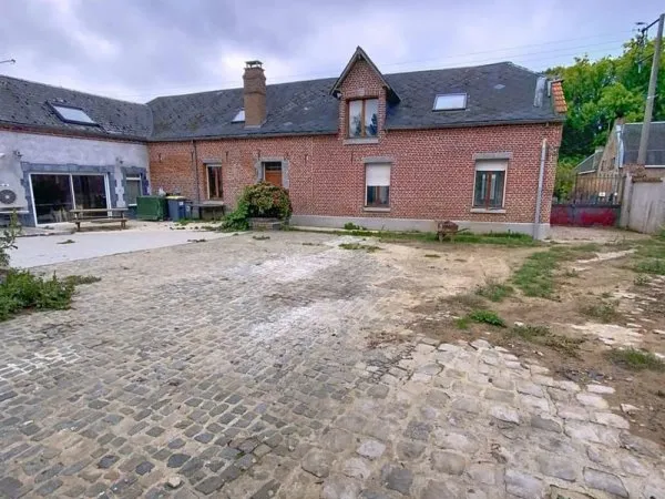 Maison individuelle bâti sur 2121 m²