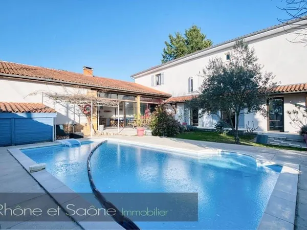 Maison 6 pièces 270 m²