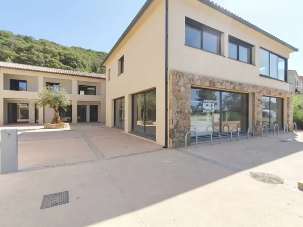 FRAIS DE NOTAIRE OFFERTS ! MURS COMMERCIAUX 100 m2 - LOT 6 - PORTICCIO
