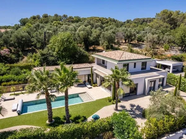 Villa 8 pièces 244 m²