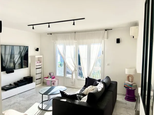 CANNES BAS OXFORD AU CALME T3 REFAIT A NEUF LUMINEUX DE 70m2 TERRASSE SUD OUEST 10m2 GARAGE 4428€/M2