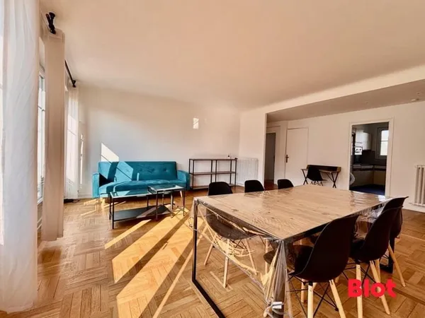 Portes du Thabor et du Parc Oberthur Superbe appartement de 91 m² sur parquet avec cave et grenier.