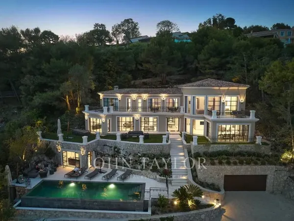Superbe villa avec vue panoramique et service 5*
