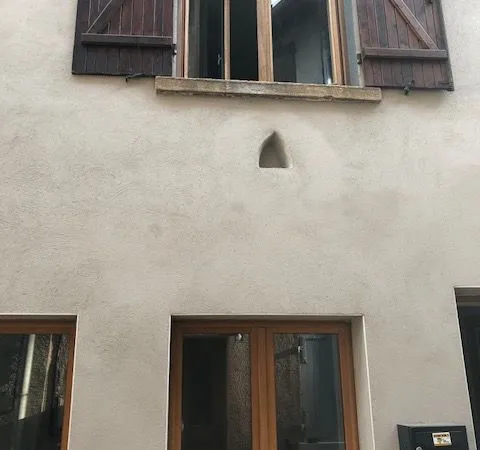 Maison de village au centre bourg d'Orliénas