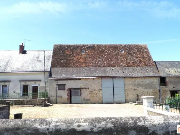 ANCIEN CORPS DE FERME AVEC DEUX MAISONS D HABITATION ET 8975 M2 DE TERRAIN
