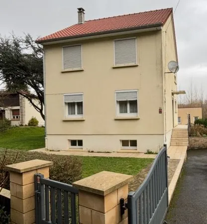Maison individuelle en retrait de rue