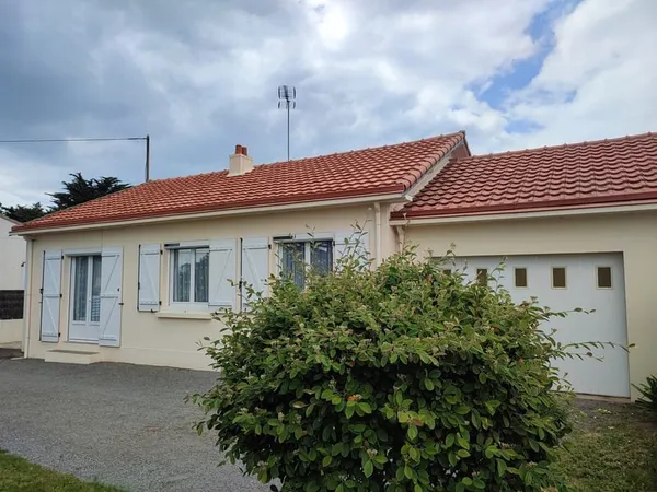 Maison 4 pièces de plain-pied avec la mer et le centre ville