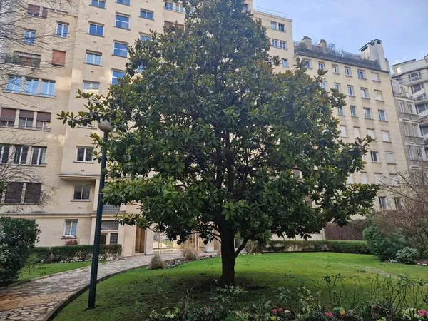 BEAU STUDIO SUR JARDIN