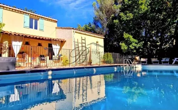 Villa lumineuse avec piscine à Lourmarin
