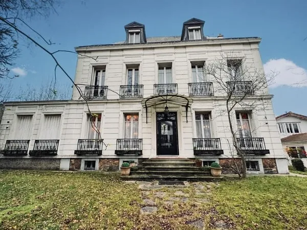 St Maur des Fosses maison 12p 363m2 terrain 926m2