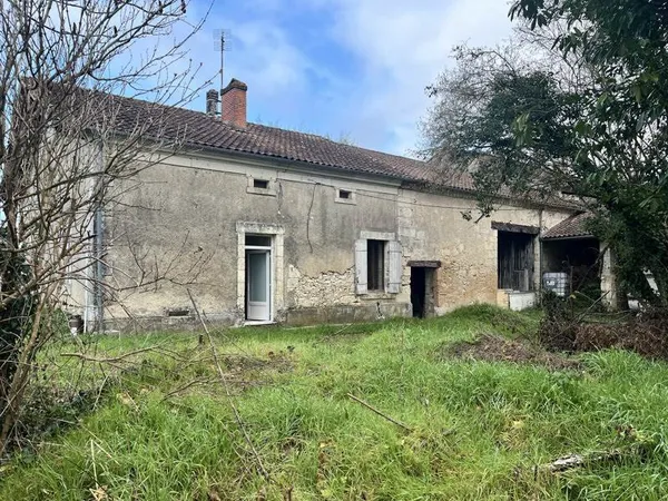 Maison en pierre de 3 pièces principales