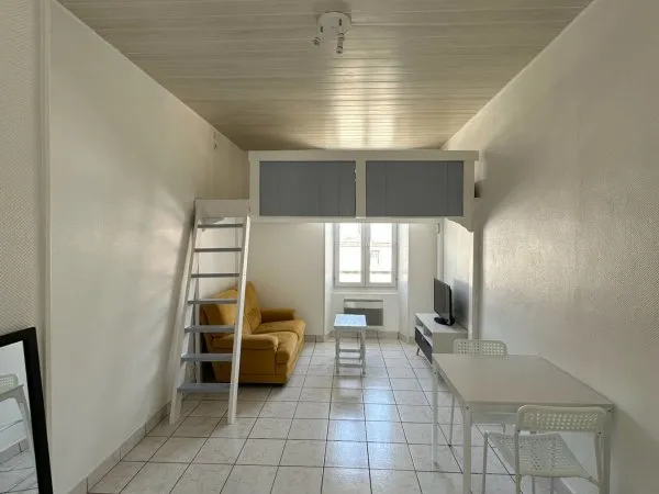 Studio 1 pièce 20 m²