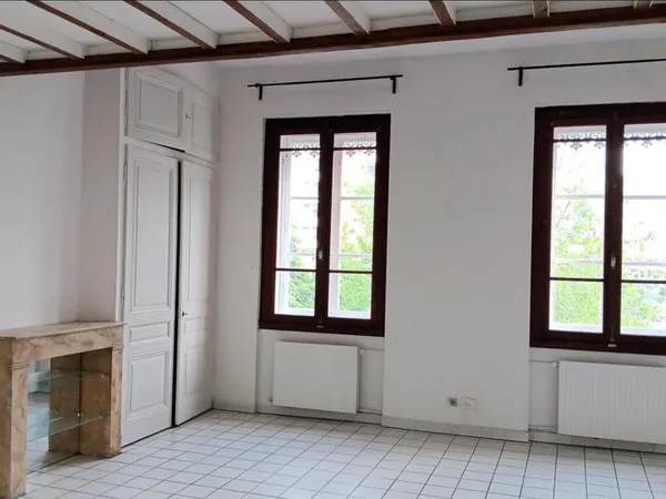 F3+mezz, Lyon3 Montchat, tram T3, lumineux, 72+6m2