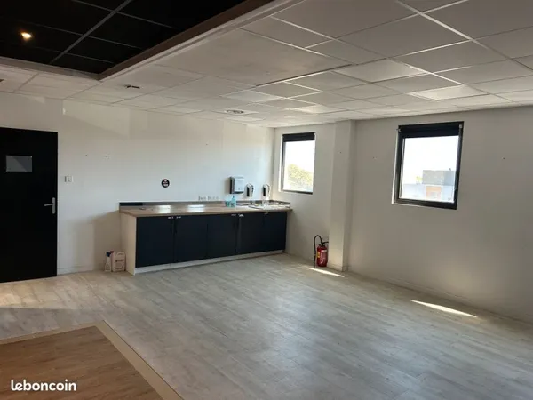 Location local professionnel 19 m² - haut standing