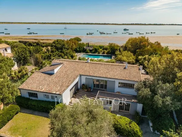 Propriété d'exception en première ligne face à l'océan — Île de Ré-les Portes en Ré-