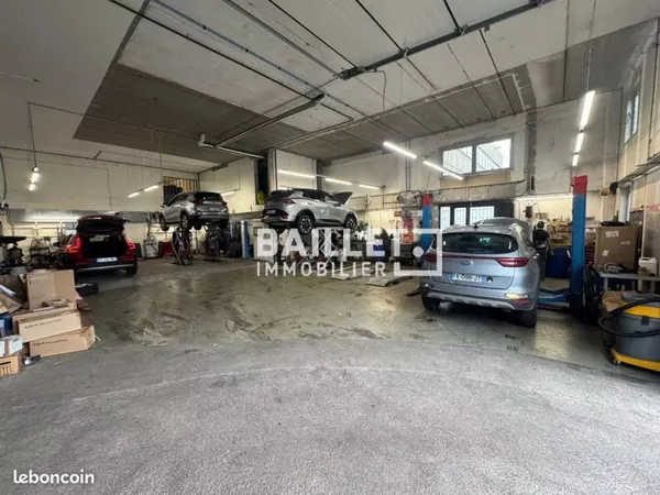 Local 939 m² Nice
