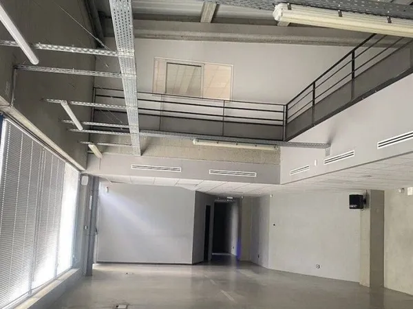 Local commercial 800 m²