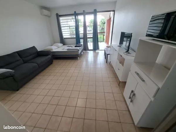 Spacieux studio de 40 m2 avec cave,piscine, tennis