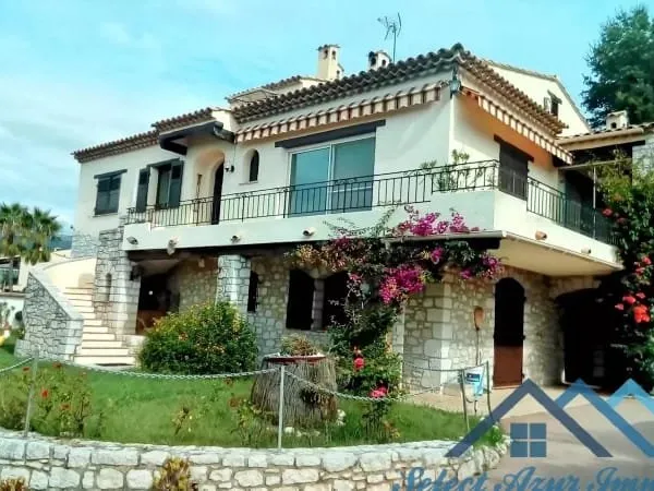 Villa 8 pièces 200 m²