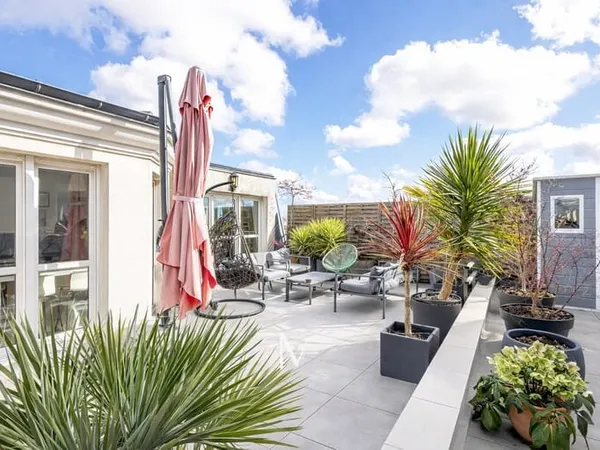 Appartement 5 pièces, comme une maison sur le toit