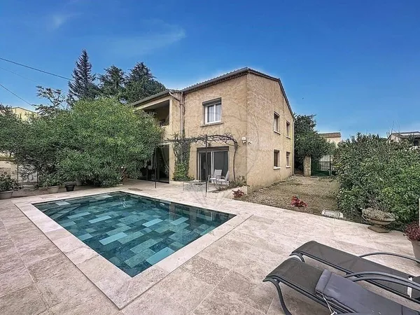 Maison 8 pièces 204 m²