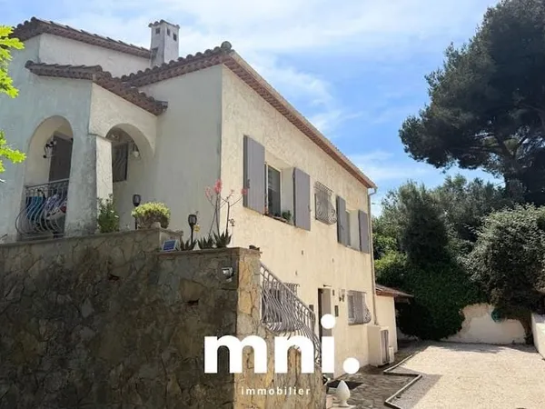 Maison 8 pièces 180 m²