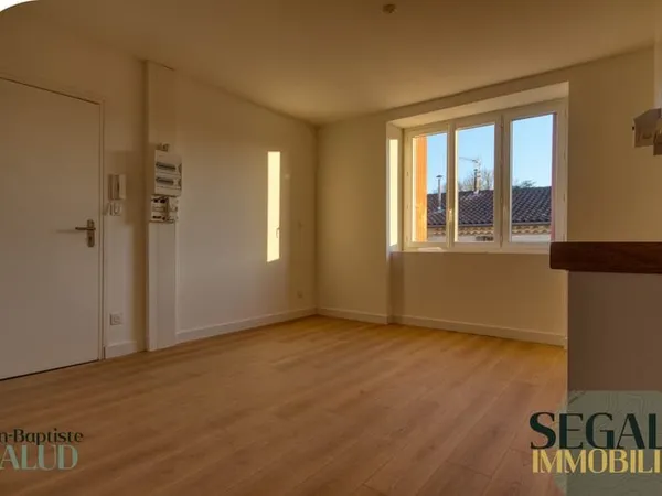 Appartement T2 entièrement refait à neuf cour privée et st