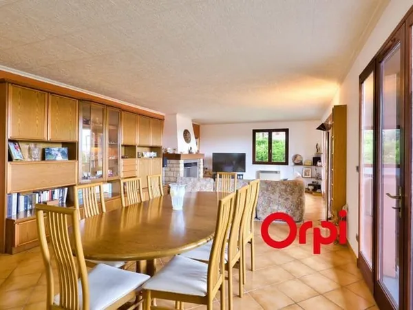 Maison 5 pièces 237 m²