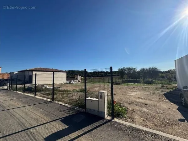 Terrain 263 m²
