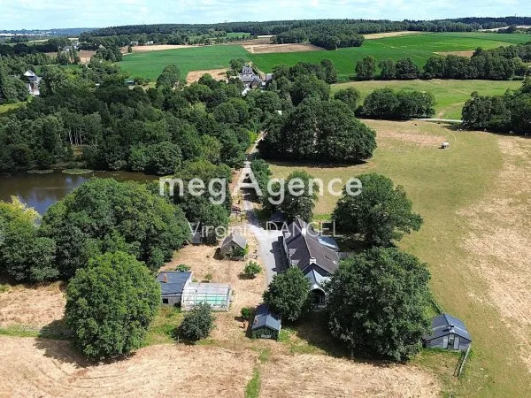 Ensemble immobilier de 3 maisons sur 3 hectares