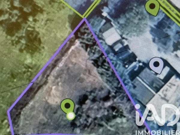 Terrain 830 m²