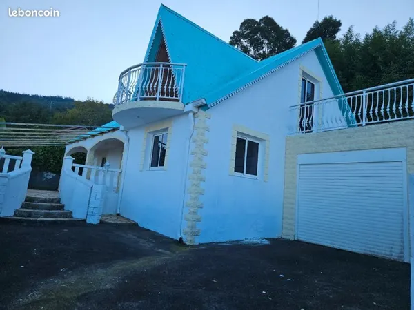 Maison vue mer et montagne - 160 m2 - 4 chambres- terrain 695m2 - Cap des Camélias- La Chaloupe St L
